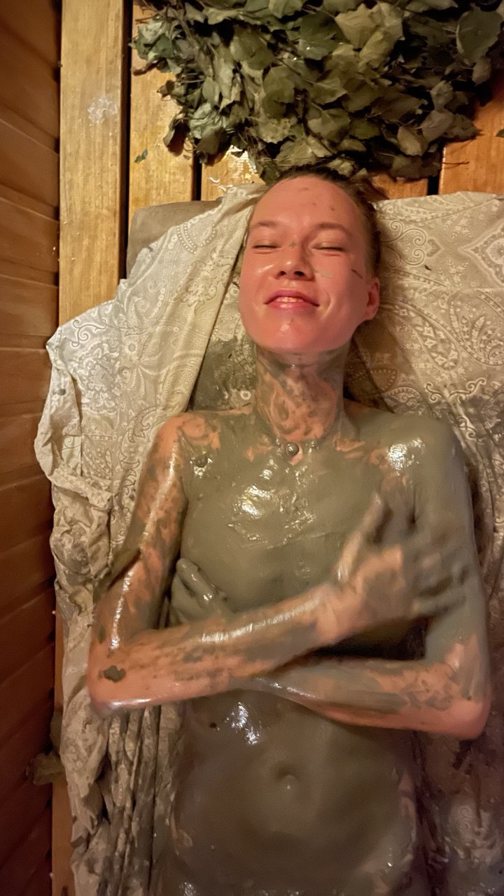 Пеленание - это семи-ступенчатая программа погружения в бане или дома. В пеленании есть программа, но это всегда живой процесс и очень индивидуальный для каждой женщины. 